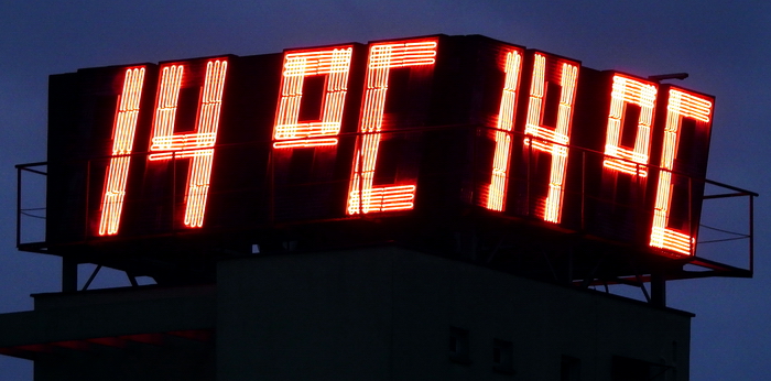 stary zegar neonowy pozna�
