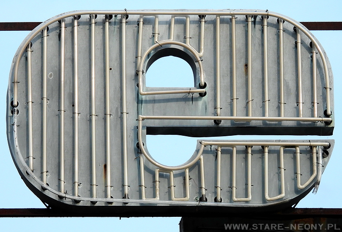 stary neon motel